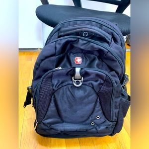 SwissGear laptop backpack multiple layers and pockets